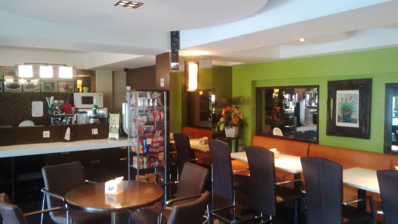 Bamboo Inn Hotel & Cafe Jakarta Eksteriør bilde